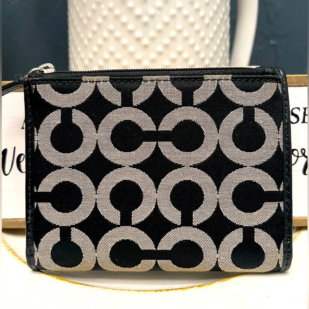 Coach wallet snap closure with zip compartment - Picture 2 of 12